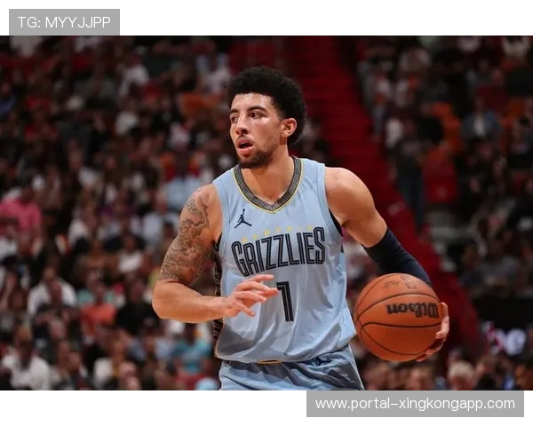 灰熊小皮蓬伤愈复出迎来赛季首秀，父亲斯科蒂-皮蓬现身场边观众席观看儿子比赛