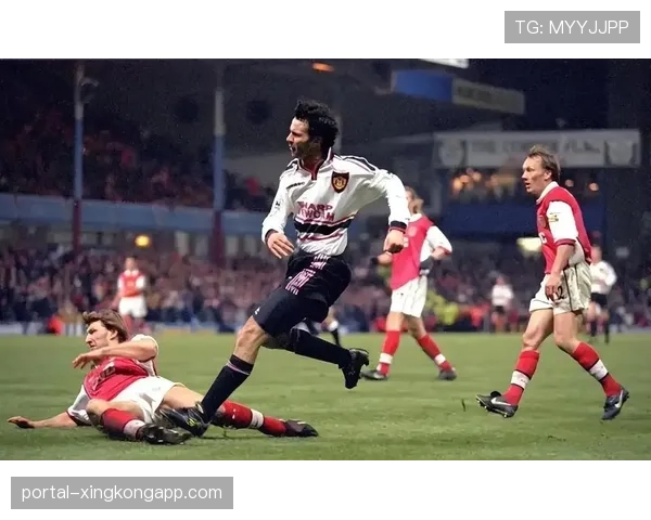 英超股东大会通过决议，下赛季引入比赛用球内置芯片，用于更精确的传球与速度测量